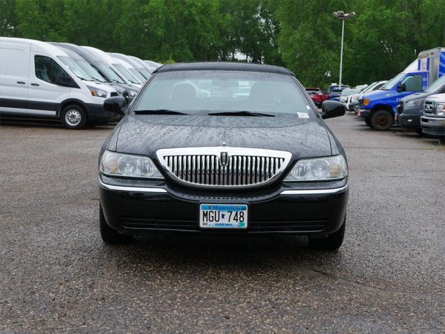used 2005 Lincoln Town Car car, priced at $10,995