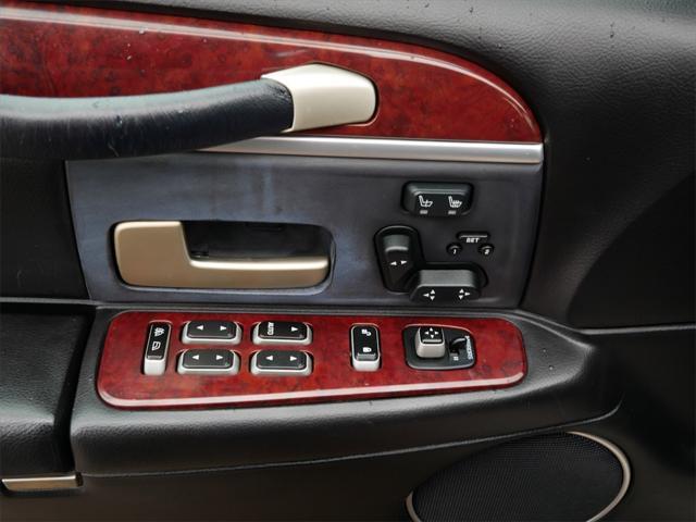 used 2005 Lincoln Town Car car, priced at $10,995