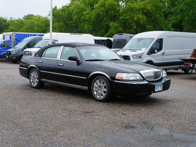 used 2005 Lincoln Town Car car, priced at $10,995