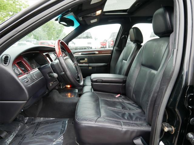 used 2005 Lincoln Town Car car, priced at $10,995