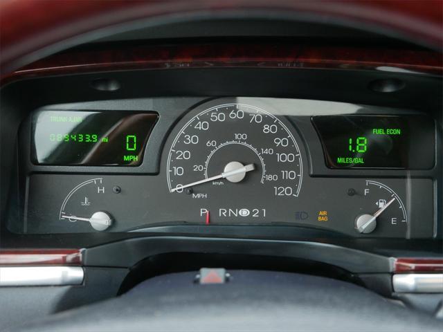 used 2005 Lincoln Town Car car, priced at $10,995