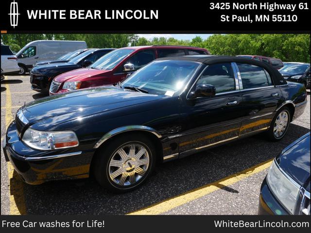 used 2005 Lincoln Town Car car, priced at $10,995