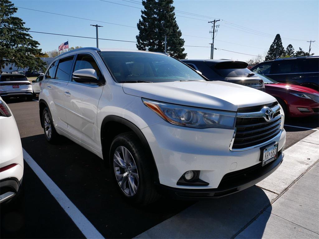 used 2015 Toyota Highlander car, priced at $13,995