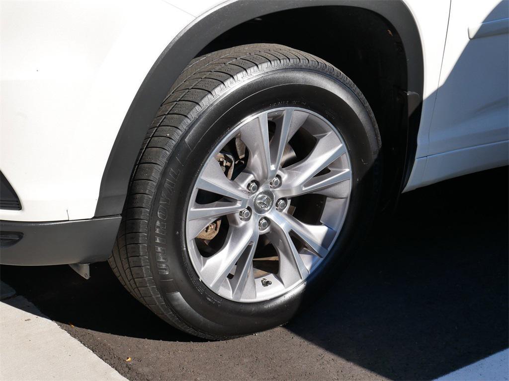 used 2015 Toyota Highlander car, priced at $13,995