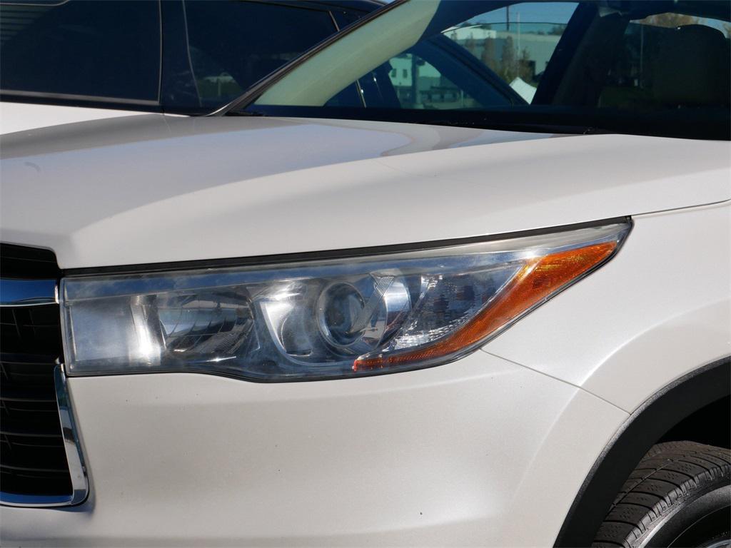 used 2015 Toyota Highlander car, priced at $13,995