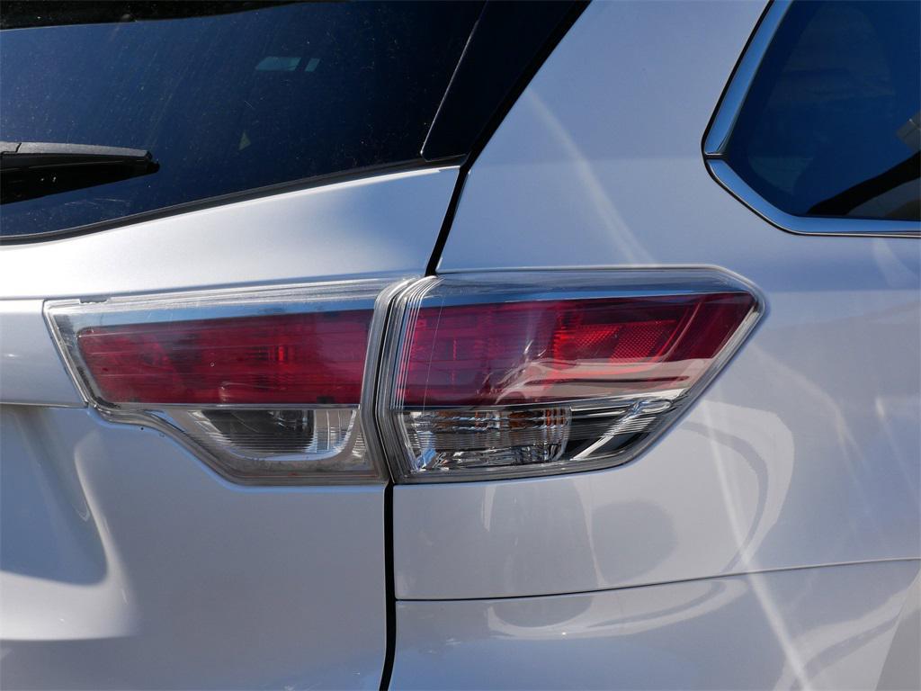 used 2015 Toyota Highlander car, priced at $13,995