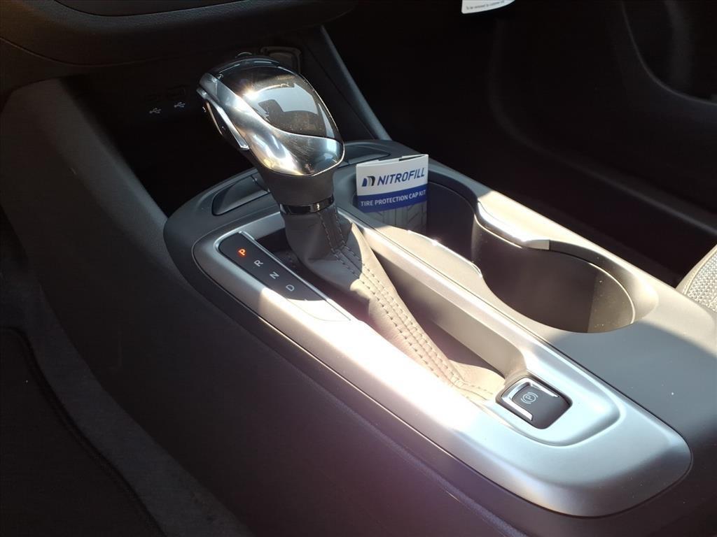 new 2025 Buick Envista car, priced at $25,280