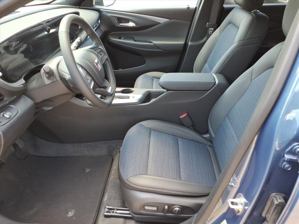 new 2025 Buick Envista car, priced at $25,280