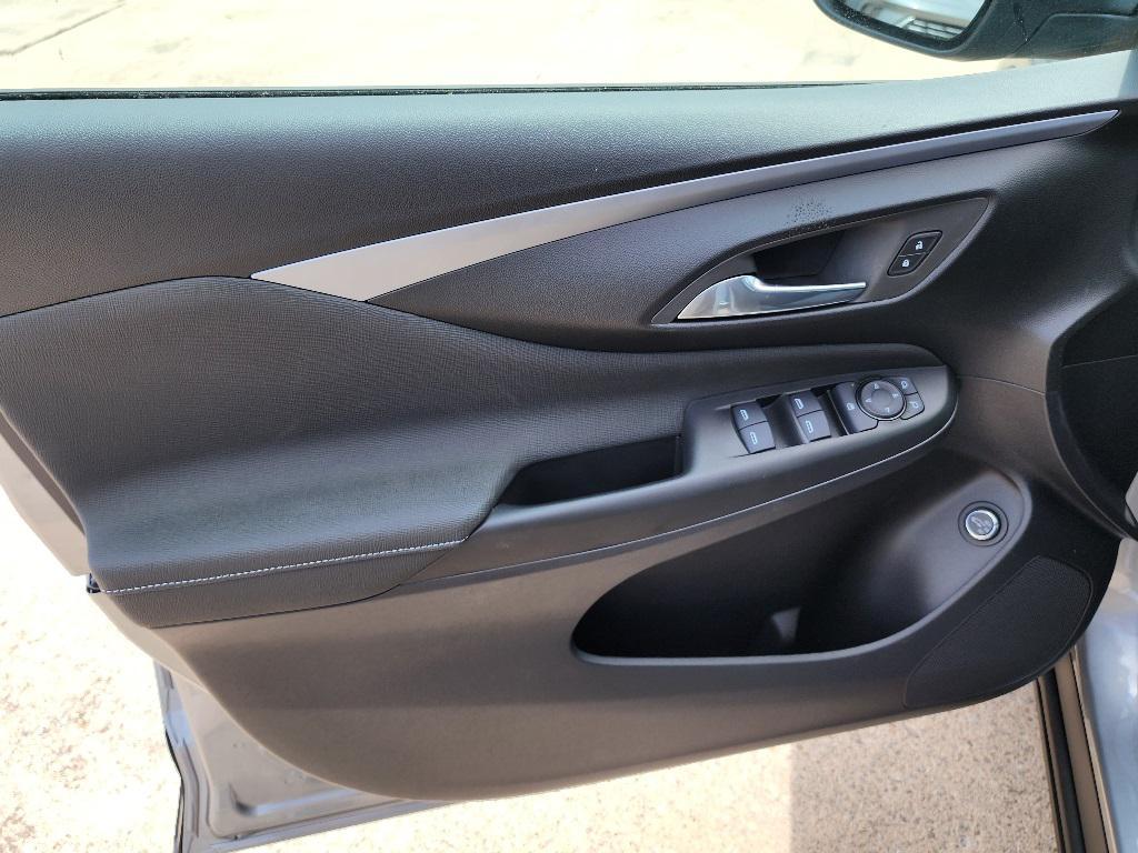 new 2025 Buick Envista car, priced at $25,280