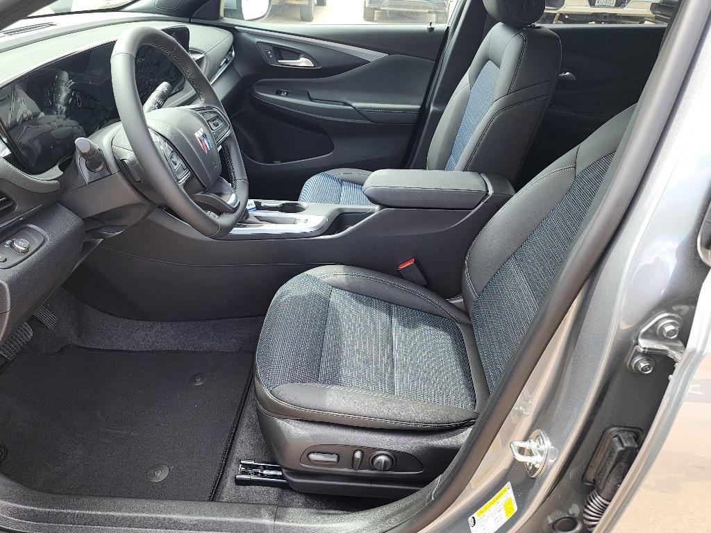 new 2025 Buick Envista car, priced at $25,280