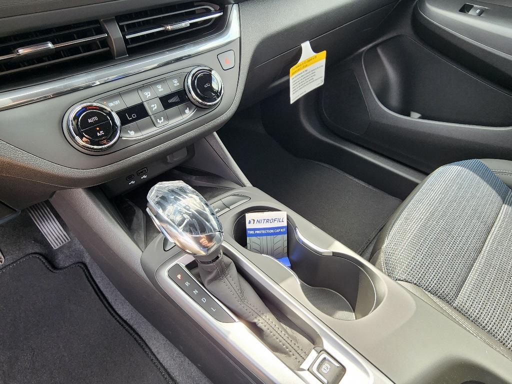 new 2025 Buick Envista car, priced at $25,280