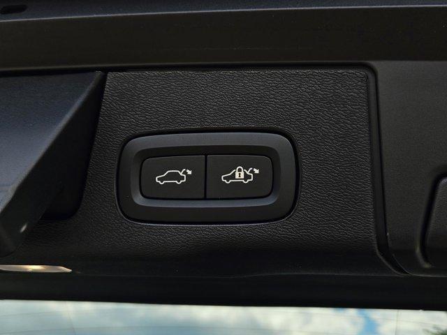 new 2025 Volvo XC60 car, priced at $54,360
