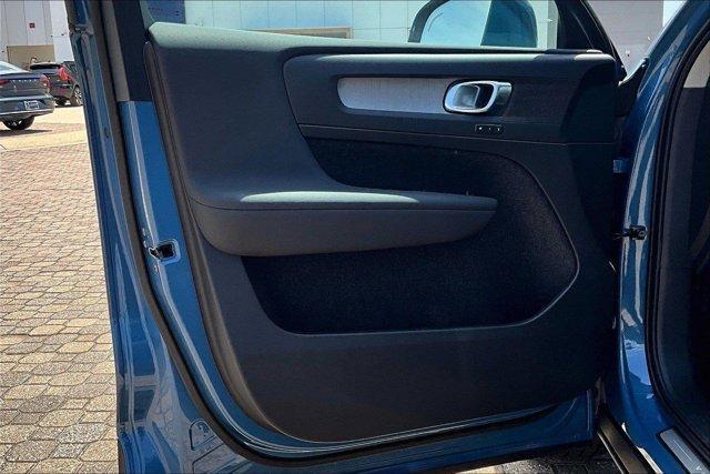 new 2025 Volvo XC40 car, priced at $44,000