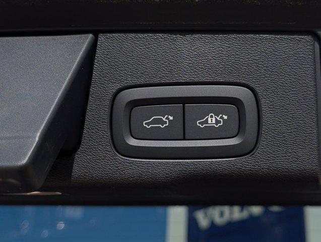 new 2025 Volvo XC60 car, priced at $52,335