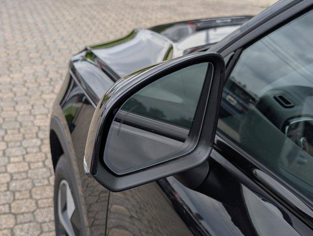 new 2025 Volvo XC40 car, priced at $47,335