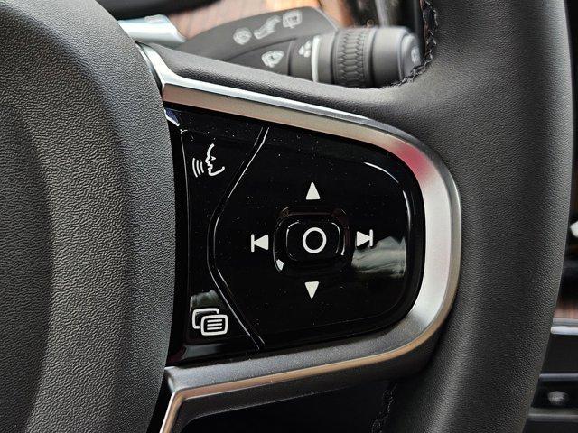 new 2025 Volvo XC60 car, priced at $58,885