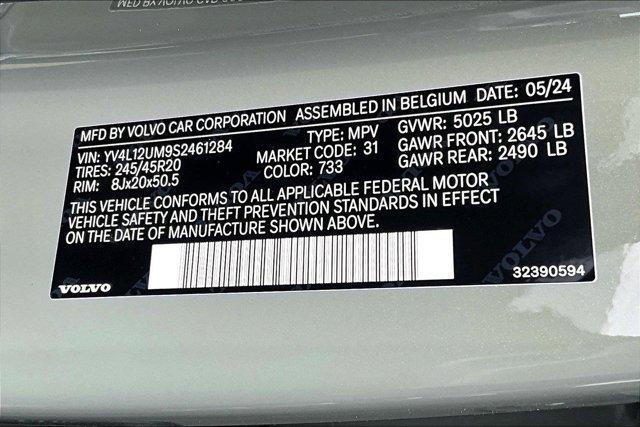 new 2025 Volvo XC40 car, priced at $52,710