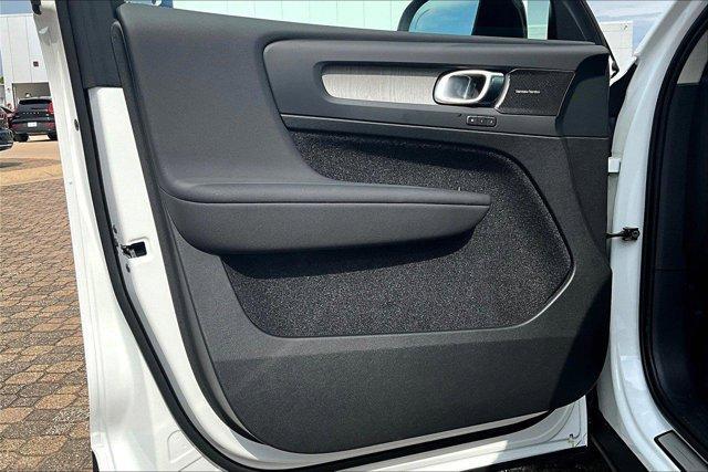 new 2025 Volvo XC40 car, priced at $49,590