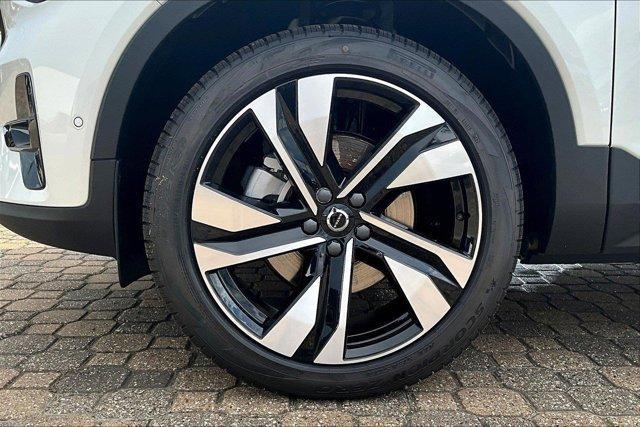 new 2025 Volvo XC40 car, priced at $49,590