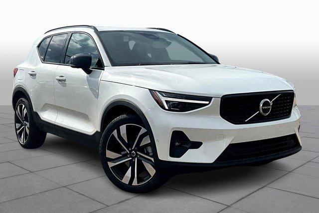 new 2025 Volvo XC40 car, priced at $49,590