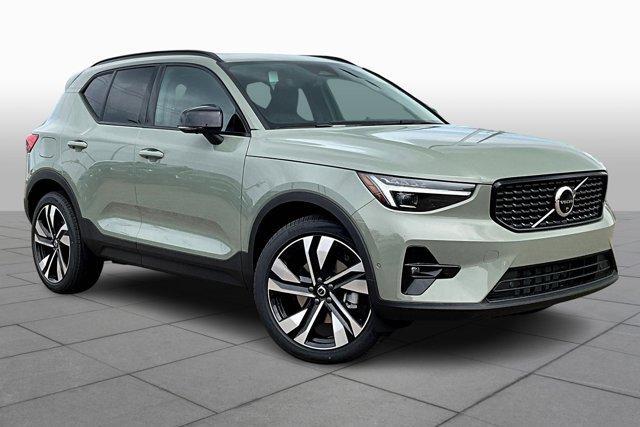 new 2025 Volvo XC40 car, priced at $53,210