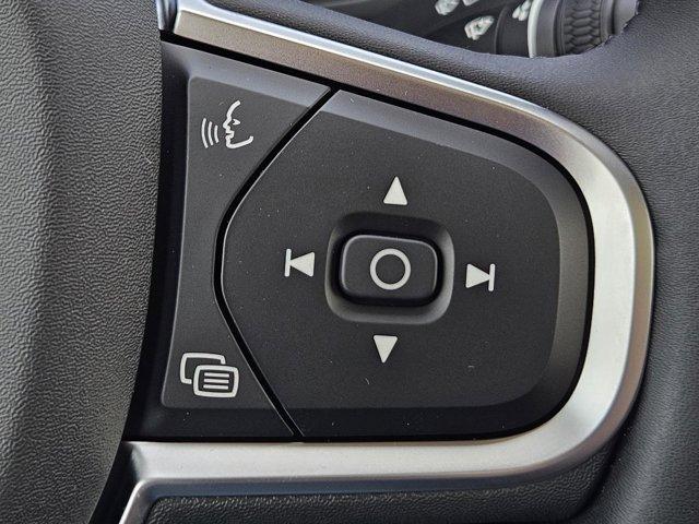 new 2025 Volvo XC60 car, priced at $47,075