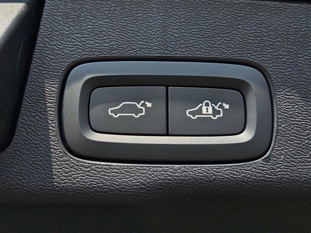 new 2025 Volvo XC60 car, priced at $47,075
