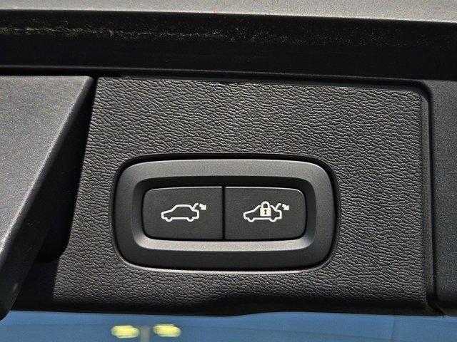 new 2025 Volvo XC60 car, priced at $54,085