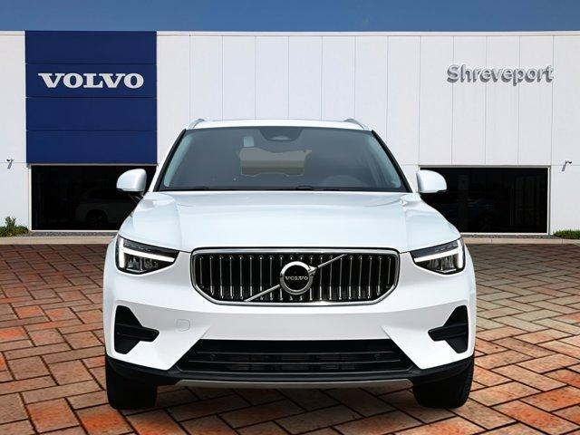 new 2025 Volvo XC40 car, priced at $45,010