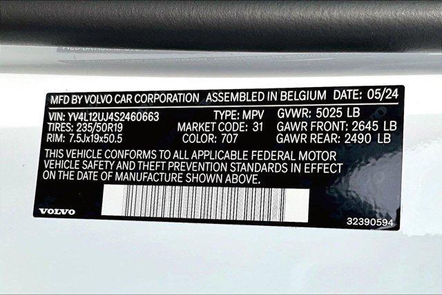 new 2025 Volvo XC40 car, priced at $46,510