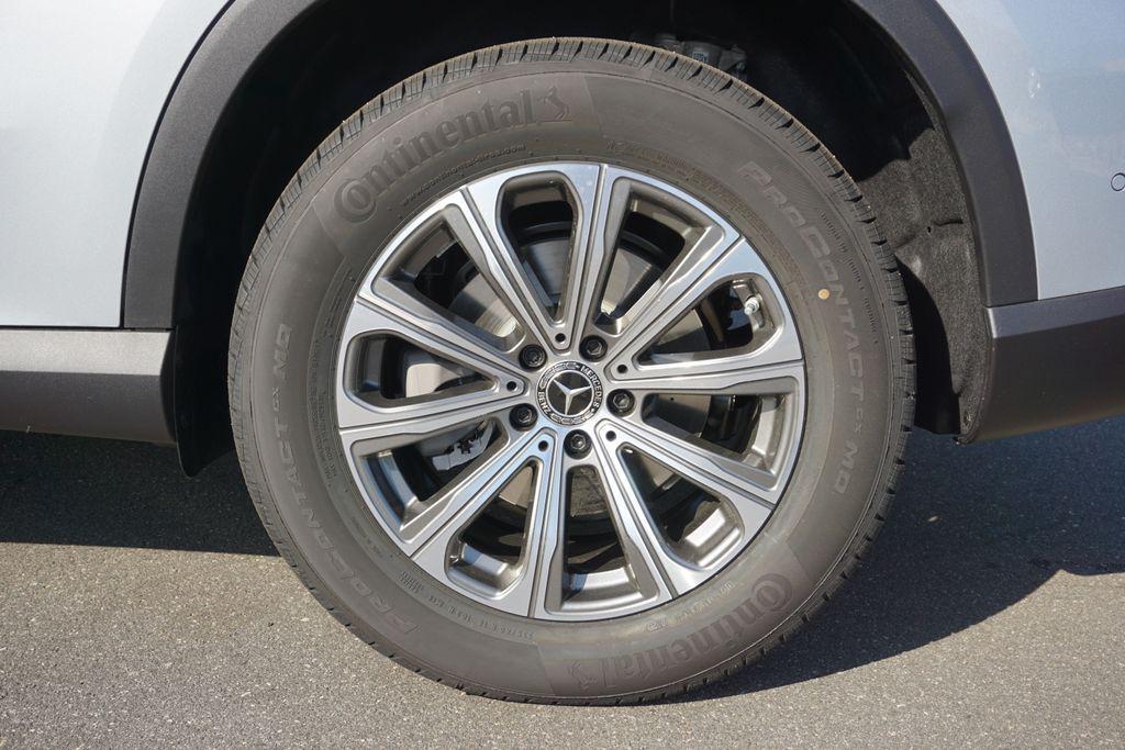 new 2025 Mercedes-Benz GLC 300 car, priced at $61,645