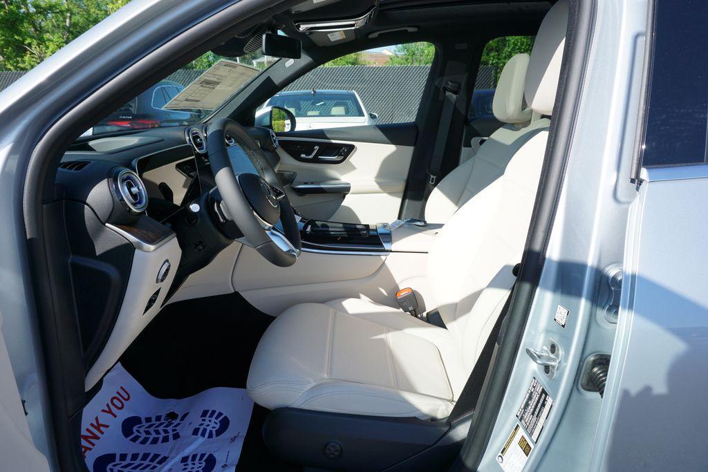 new 2025 Mercedes-Benz GLC 300 car, priced at $61,645