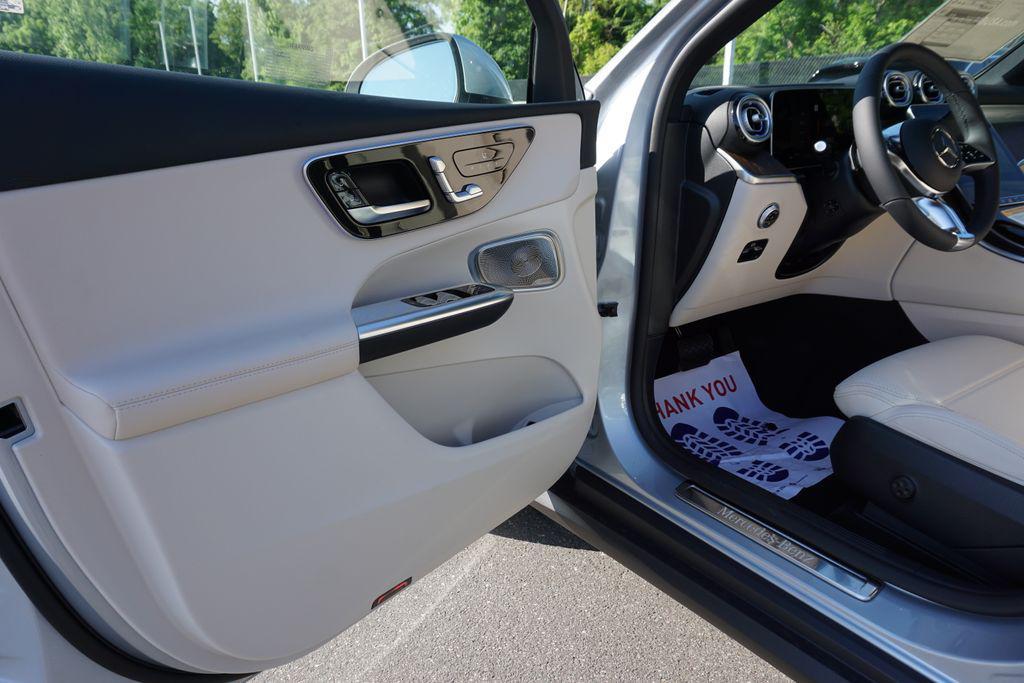 new 2025 Mercedes-Benz GLC 300 car, priced at $61,645