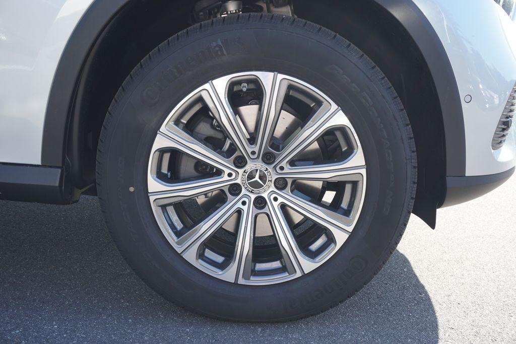 new 2025 Mercedes-Benz GLC 300 car, priced at $61,645