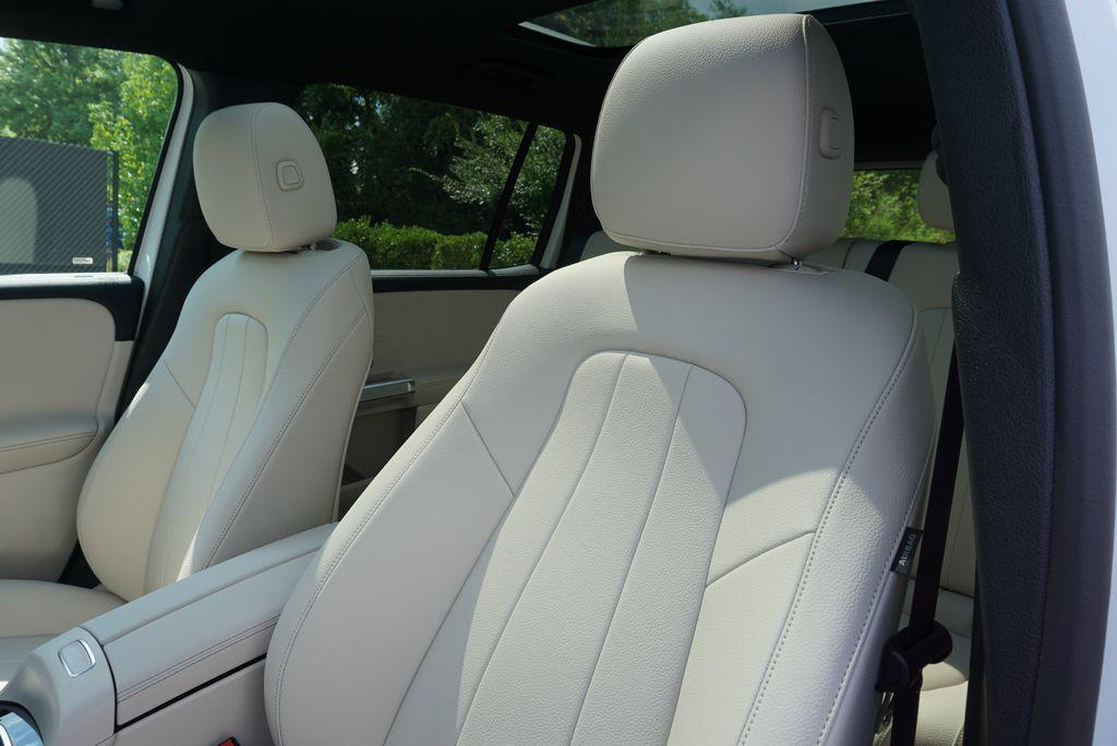 new 2025 Mercedes-Benz GLB 250 car, priced at $49,460