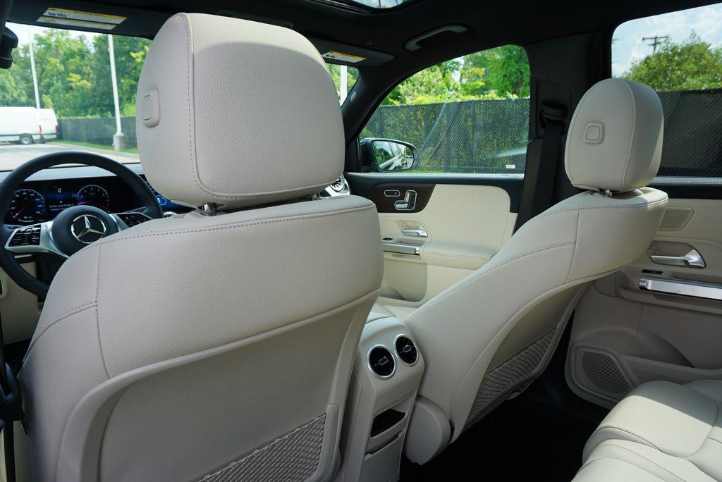 new 2025 Mercedes-Benz GLB 250 car, priced at $52,030