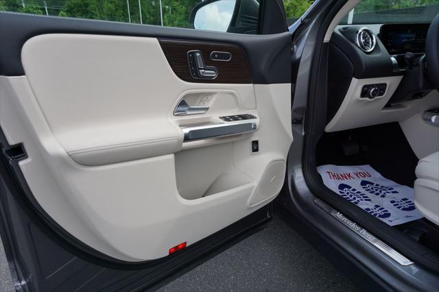 new 2025 Mercedes-Benz GLB 250 car, priced at $52,265