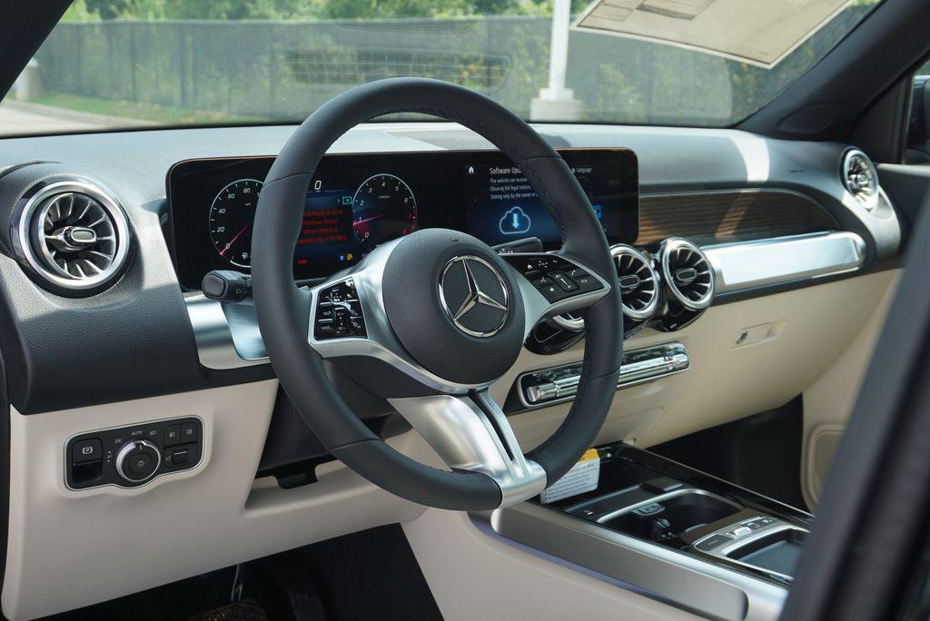 new 2025 Mercedes-Benz GLB 250 car, priced at $52,030