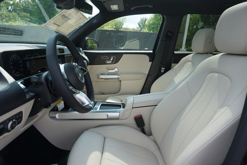 new 2025 Mercedes-Benz GLB 250 car, priced at $52,030
