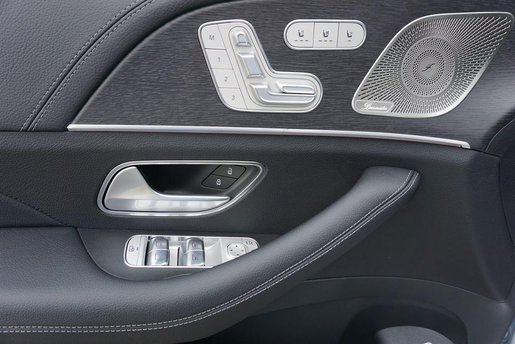 new 2025 Mercedes-Benz GLS 450 car, priced at $106,080