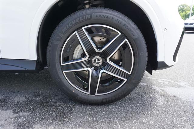 new 2025 Mercedes-Benz GLC 300 car, priced at $58,110