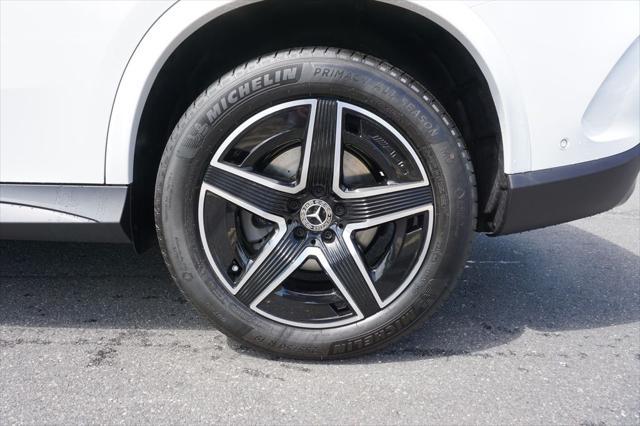 new 2025 Mercedes-Benz GLC 300 car, priced at $58,110