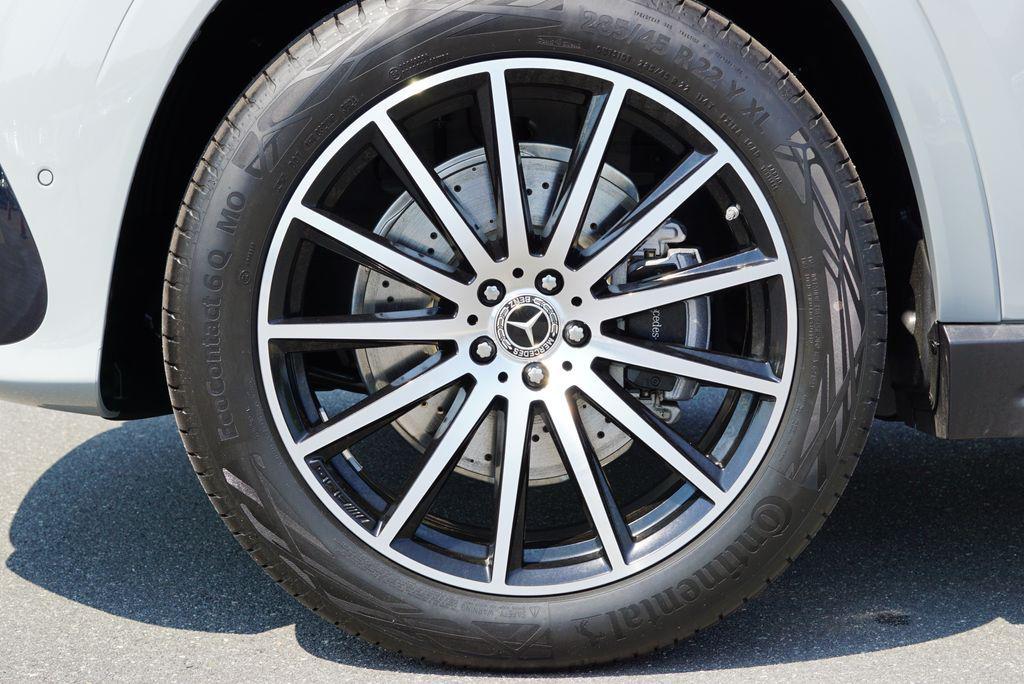 new 2025 Mercedes-Benz GLS 580 car, priced at $124,260