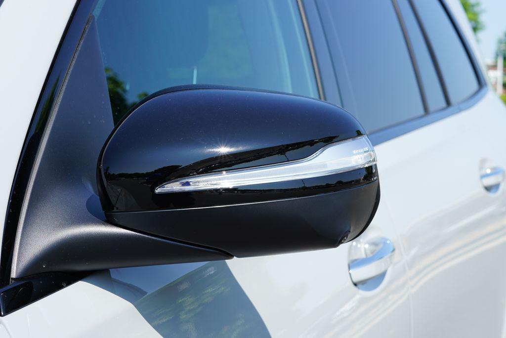 new 2025 Mercedes-Benz GLS 580 car, priced at $124,260