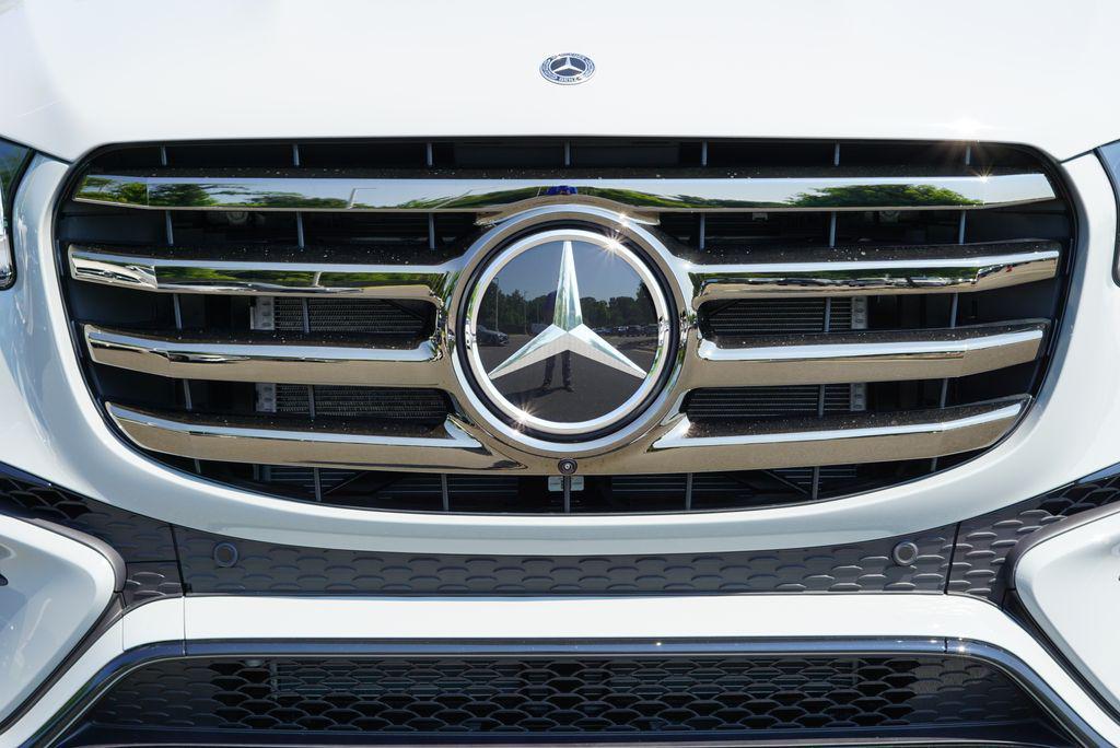 new 2025 Mercedes-Benz GLS 580 car, priced at $124,260