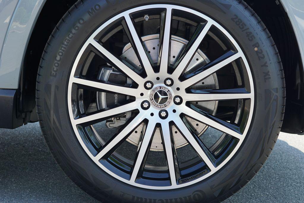 new 2025 Mercedes-Benz GLS 580 car, priced at $124,260