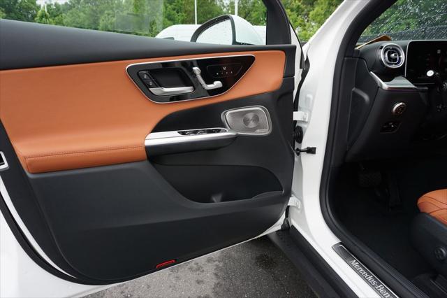 new 2025 Mercedes-Benz GLC 300 car, priced at $56,550