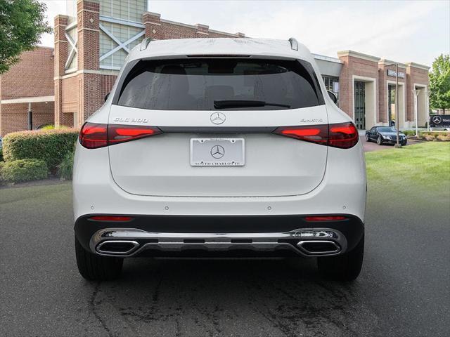 new 2025 Mercedes-Benz GLC 300 car, priced at $56,550