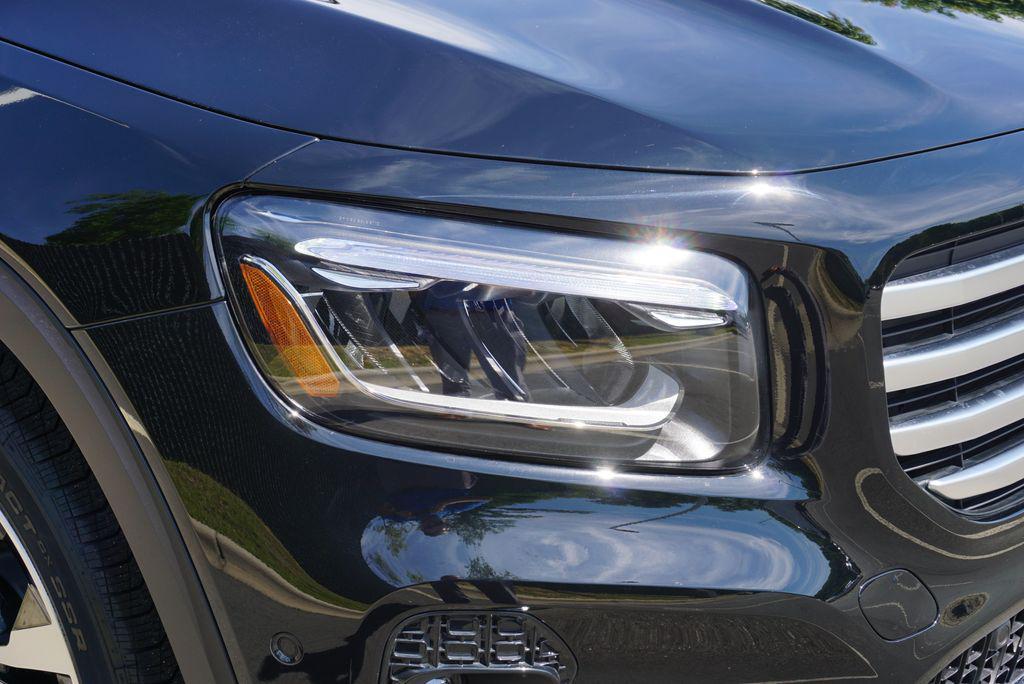 new 2025 Mercedes-Benz GLB 250 car, priced at $52,030