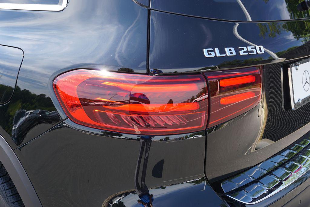 new 2025 Mercedes-Benz GLB 250 car, priced at $52,030